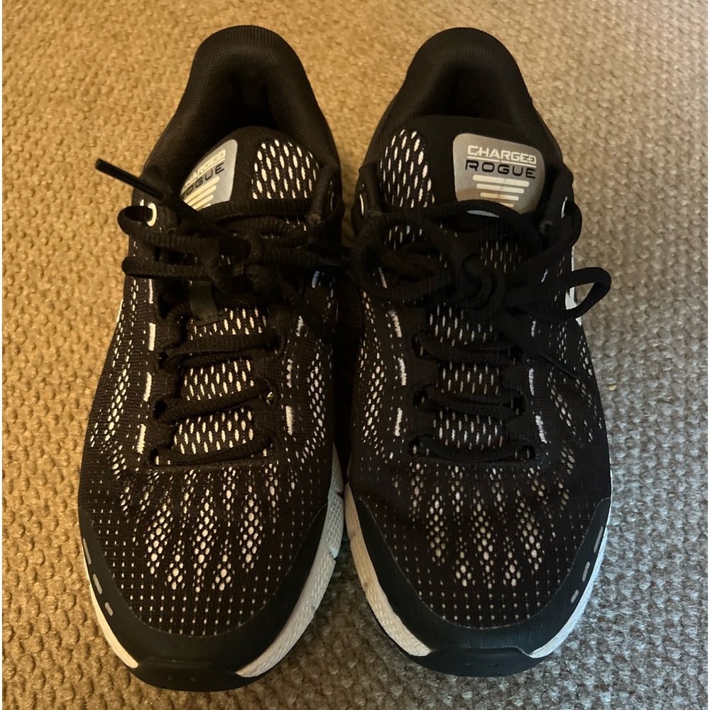 WOMENS - Under Armour charged Rogue - Womens Running Shoes - SIZE 7